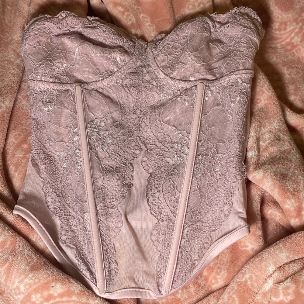 I.AM.GIA corset strapless top lace baby pink